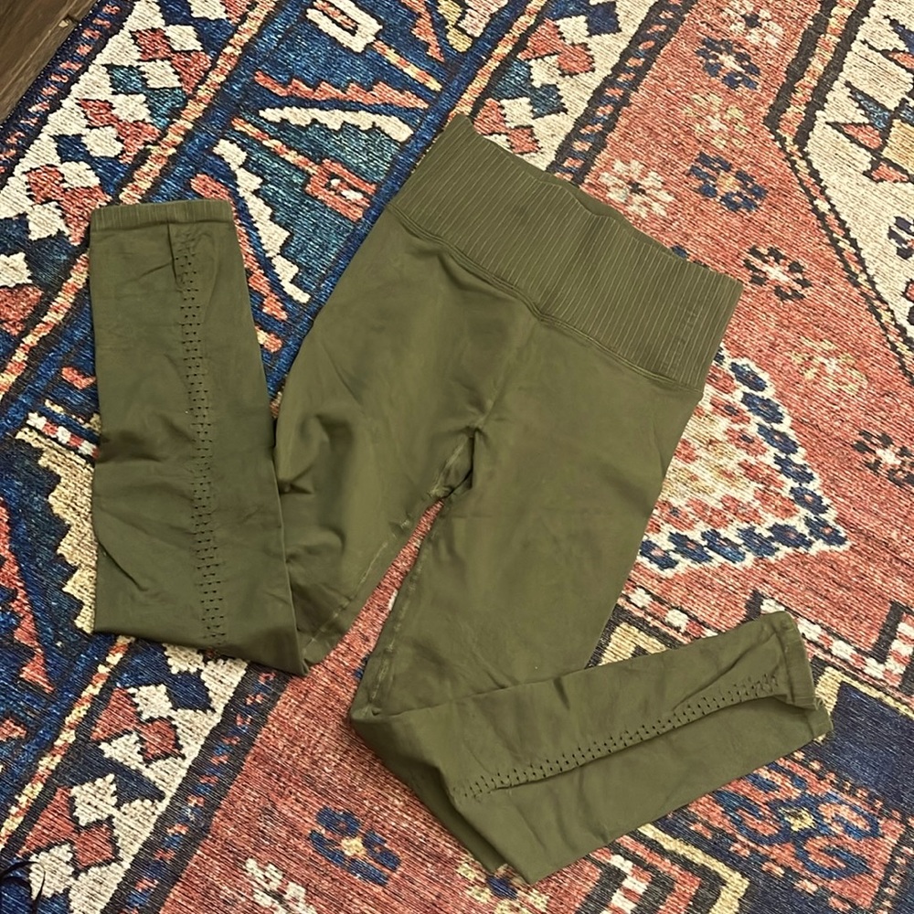 Free People High-Rise 7/8 Good Karma Leggings. XS/S - Picture 7 of 11